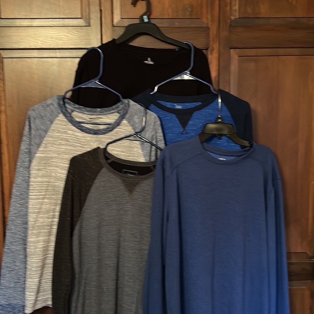 Lot of five men’s long sleeve tees, large
